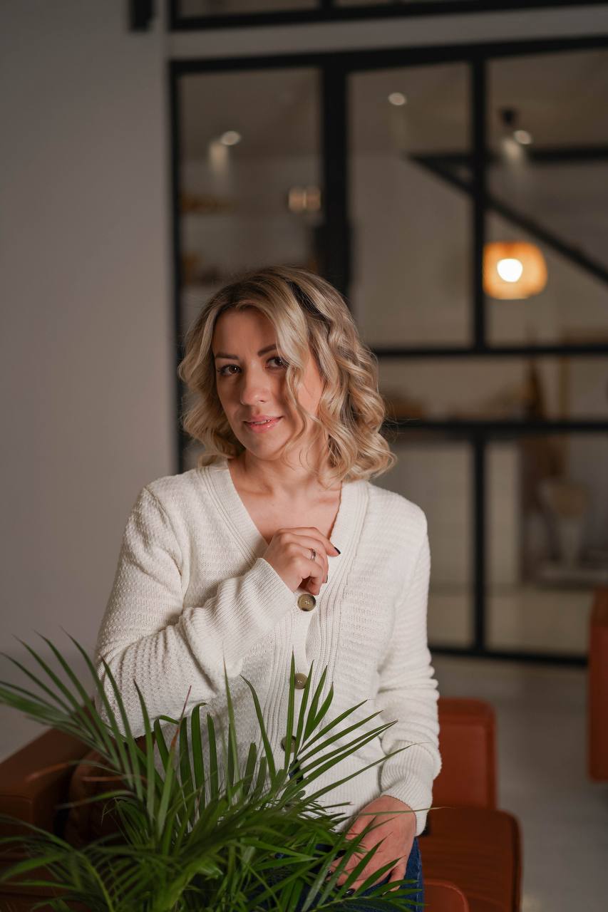 Аліна — засновниця студії