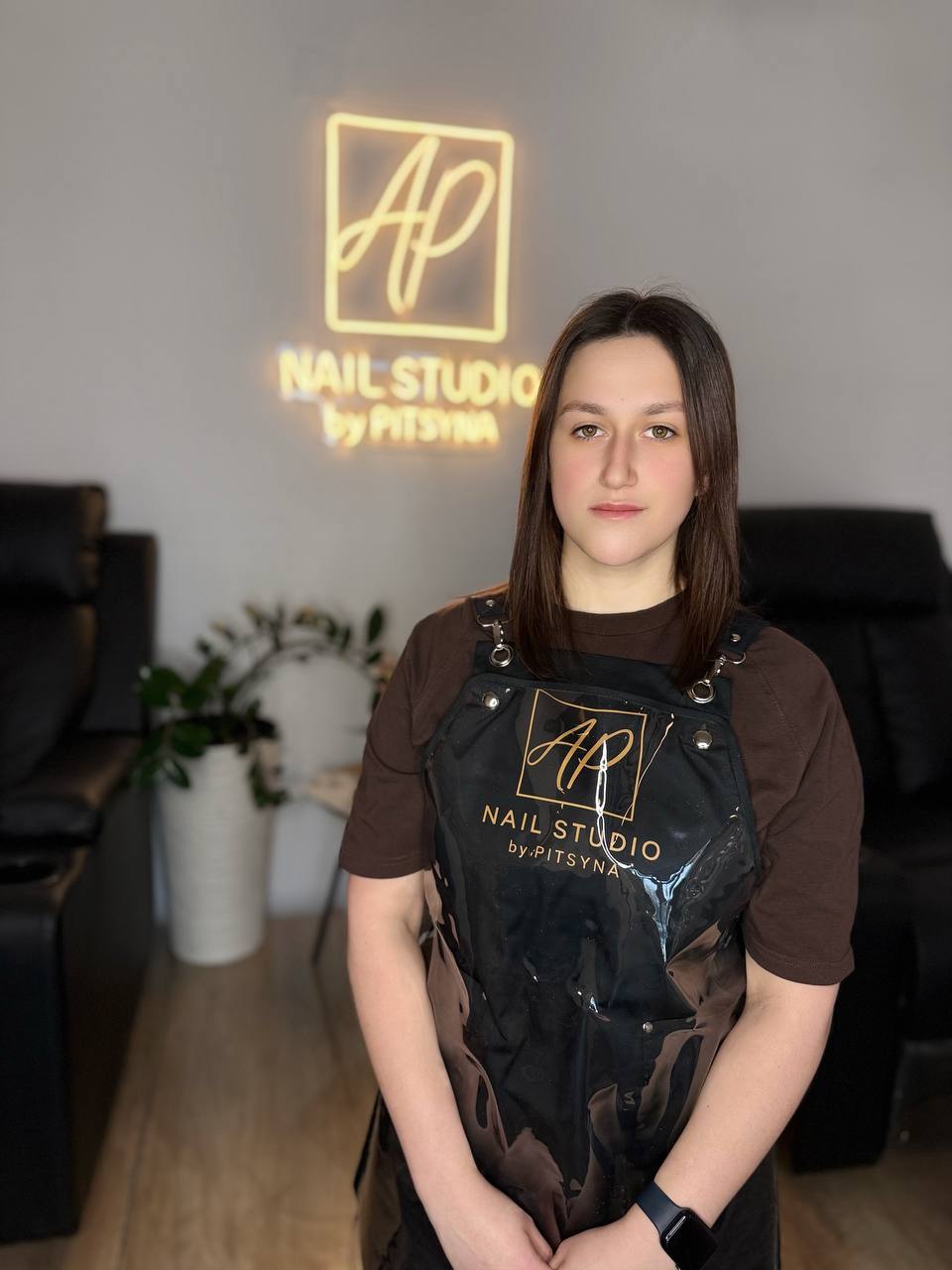 Олександра — майстриня манікюру та педикюру